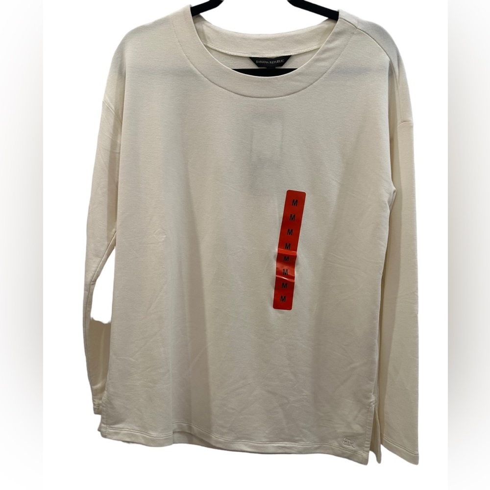 Banana Republic long sleeve LIGHT WEIGHT sweater size M NWT